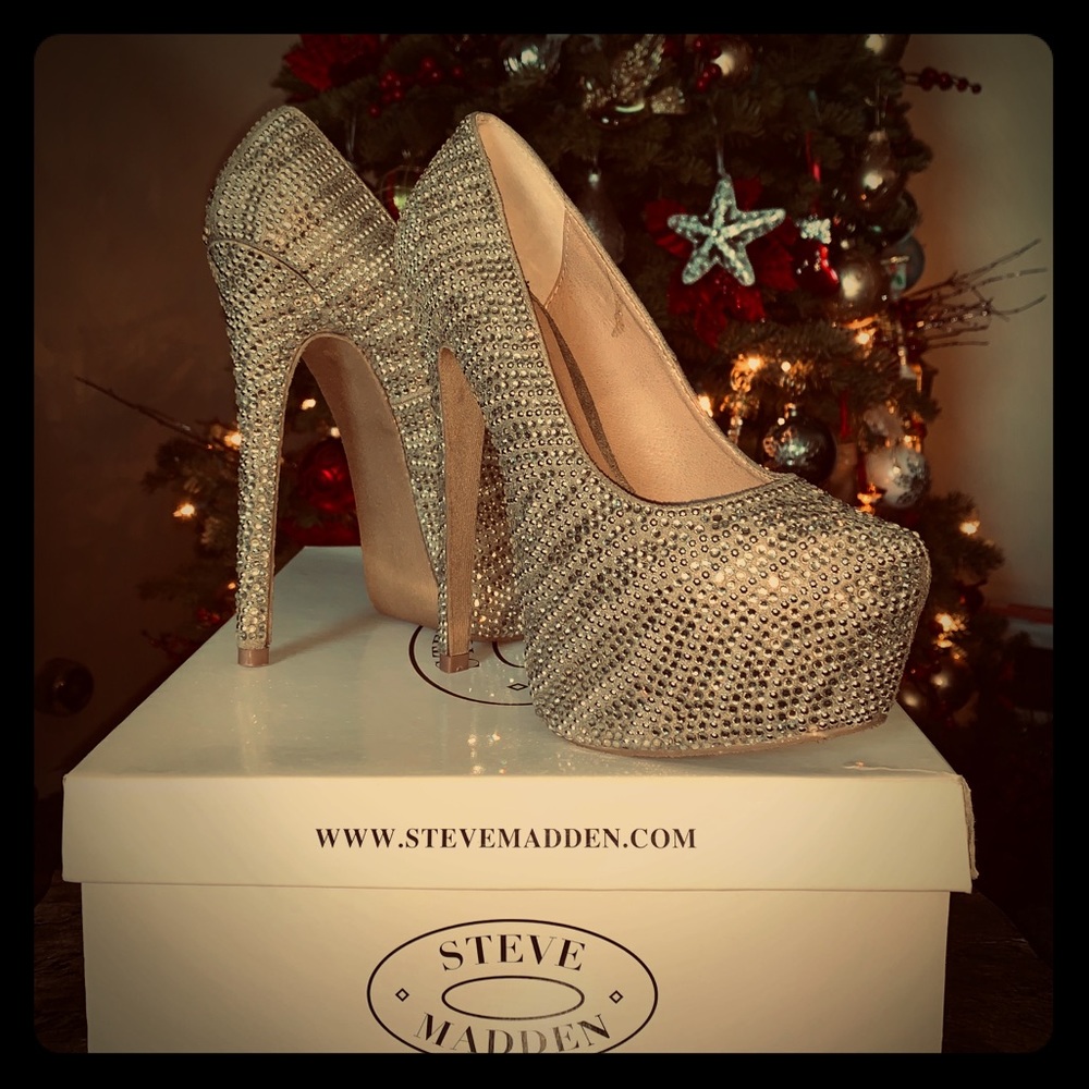 Embellished platform shoes